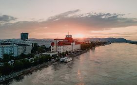 Hilton Vienna Danube Waterfront